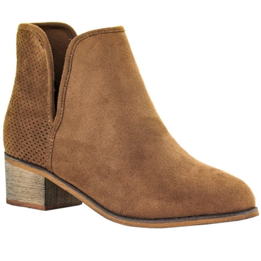 NWT Seven7 Suede (Vegan) Ankle Boots